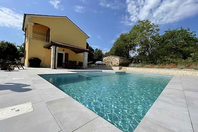 Ferienhaus mit Pool für 4-6 Personen