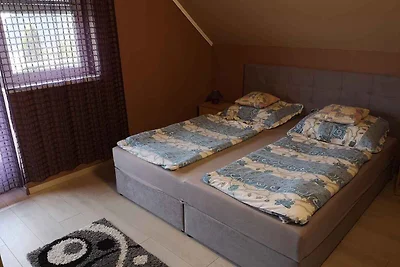 Ferienwohnung mit Garten und Kinderschaukel
