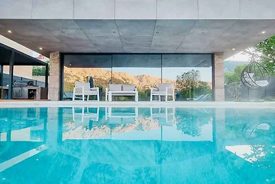 Villa mit Pool und Wellness