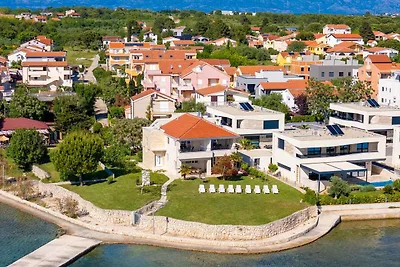 Modernes Ferienapartment Batela mit Meerblick