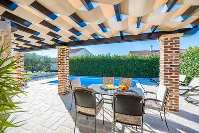 Ferienhaus mit Grillterrasse und Pool