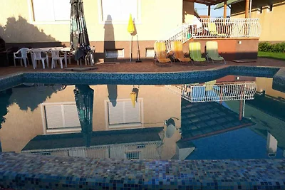 Ferienhaus mit Pool und Internet