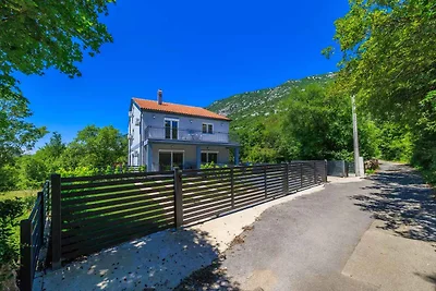 Ferienhaus mit Pool und Klimaanlage