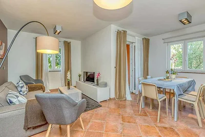 Apartment mit drei Schlafzimmern, Balkon und 