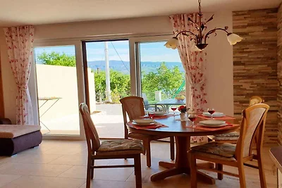Ferienwohnung mit einen Balkon und Meerblick