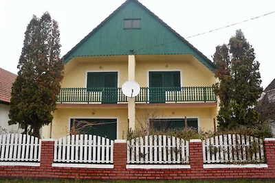 Ferienhaus mit 2 Terrassen und Pool in der Nä
