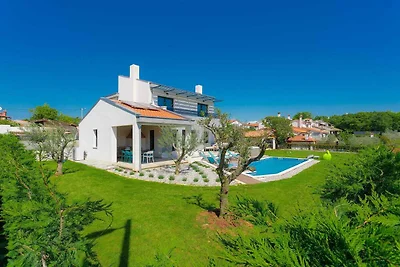 Villa mit Aussenpool