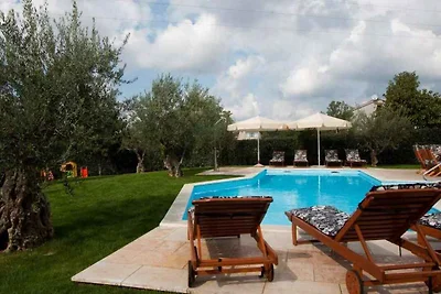 Villa mit Pool und Whirlpool