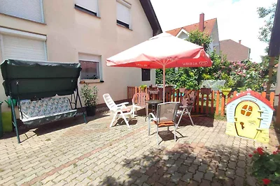 Ferienwohnung mit Pool, WLAN und Terrasse