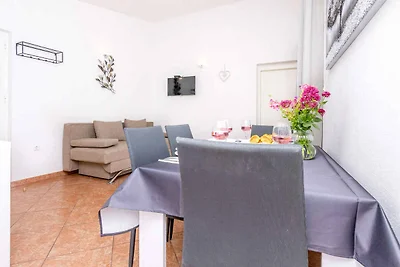 Charmante Ferienwohnung Marina in Ražanj mit 