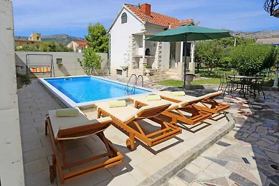 Ferienwohnung mit Pool und Grill