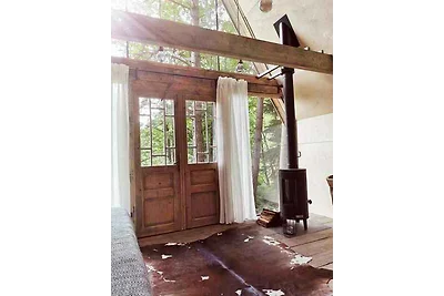 Hütte mit Kamin und beheiztem Aussenfass