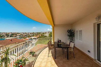 Ferienwohnung mit Pool und Meerblick
