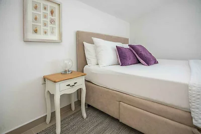 Ferienwohnung mit Klimaanlage und Balkon