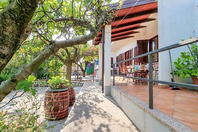 Ferienwohnung mit schönem Balkon mit Tisch un