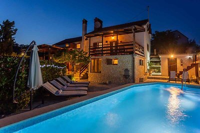 Villa mit Whirlpool und Pool