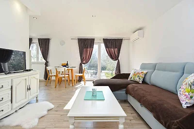 Ferienhaus mit Garten und Grill