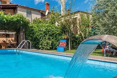 Ferienwohnung mit Pool und Garten zur gemeins