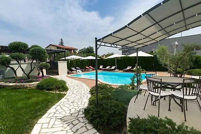 Ferienwohnung mit Pool und Gartengrill