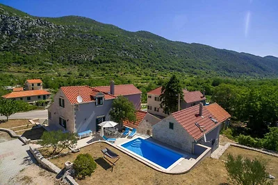 Ruhige Villa Roglić mit privatem Pool und idy