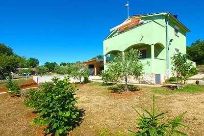 Ferienhaus mit Swimmingpool und überdachter