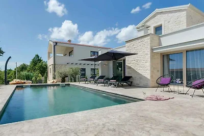 Villa mit Klimaanlage und Pool