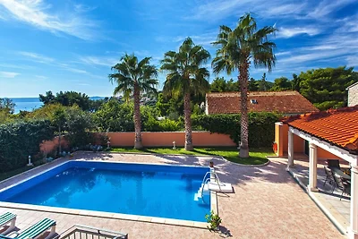 Villa mit Meerblick und Pool