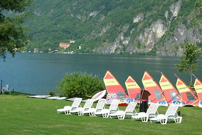 Ferienwohnung mit Balkon und Seeblick