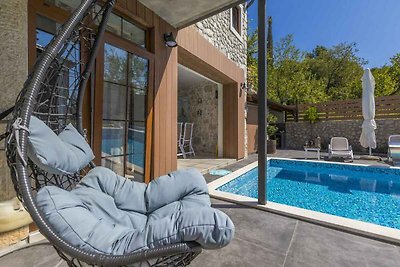 Ferienhaus mit Pool und Grill