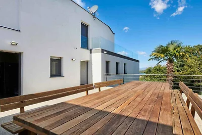Villa mit Pool und Meerblick