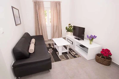 Ferienwohnung mit Pool und 80 m zum Strand