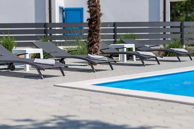 Villa Mia mit Pool in Garica