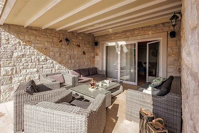 Villa mit Pool für 8 Personen