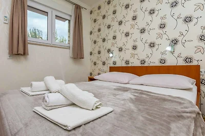 Gemütliches Ferienappartement in Duće mit Bli