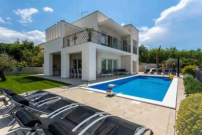 Ferienhaus mit Pool für 8 Personen