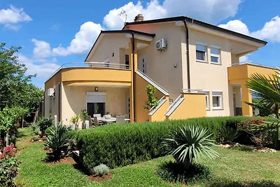 Ferienwohnung mit Balkon und Grill