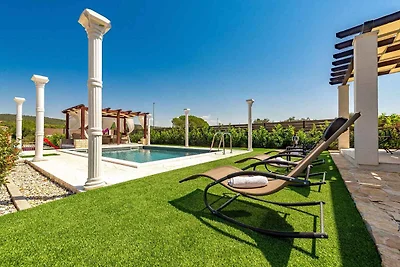 Villa mit Aussenpool
