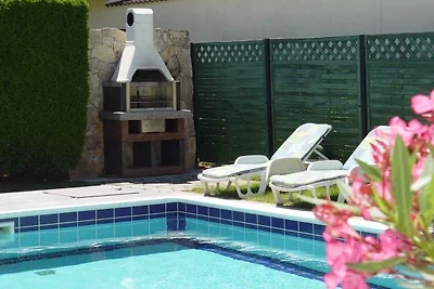 Ferienhaus mit Aussenpool und Klimaanlage