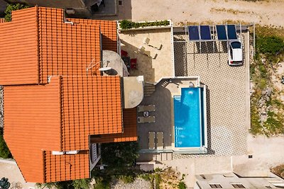 Ferienwohnung mit Balkon, Pool und Grill