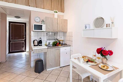 Studio mit Balkon und Klimaanlage