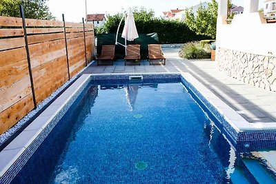 Ferienwohnung mit Pool und grossem Garten