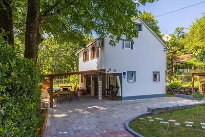Ferienhaus mit Pool und Grill
