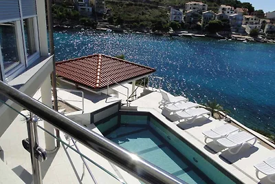 Ferienwohnung mit Poolnutzung und Meerblick