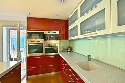 Villa mit privatem Pool, mit Meerblick, in de