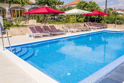 Ferienwohnung mit Pool und 80 m zum Strand