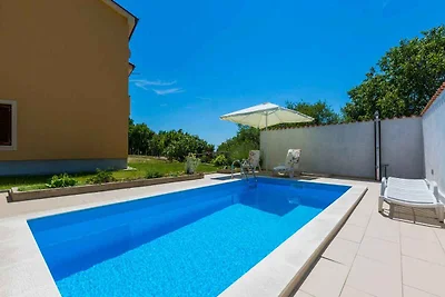 Ferienhaus mit Pool und Klimaanlage