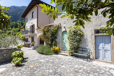 Ferienhaus mit Balkon und Garten