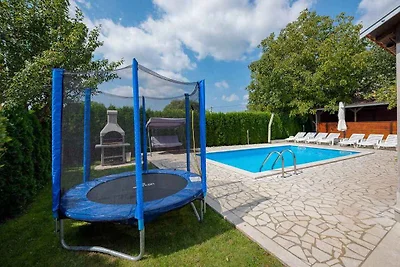 Ferienhaus mit Pool und Klimaanlage