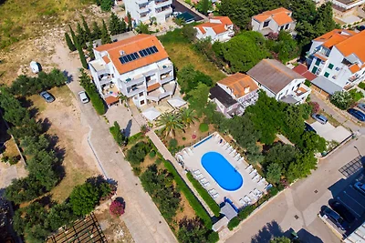 Ferienwohnung mit Terrasse und Aussenpool