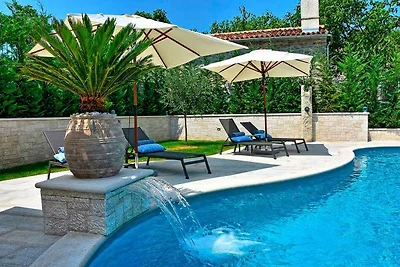 Villa mit Pool, Wellness und Sauna